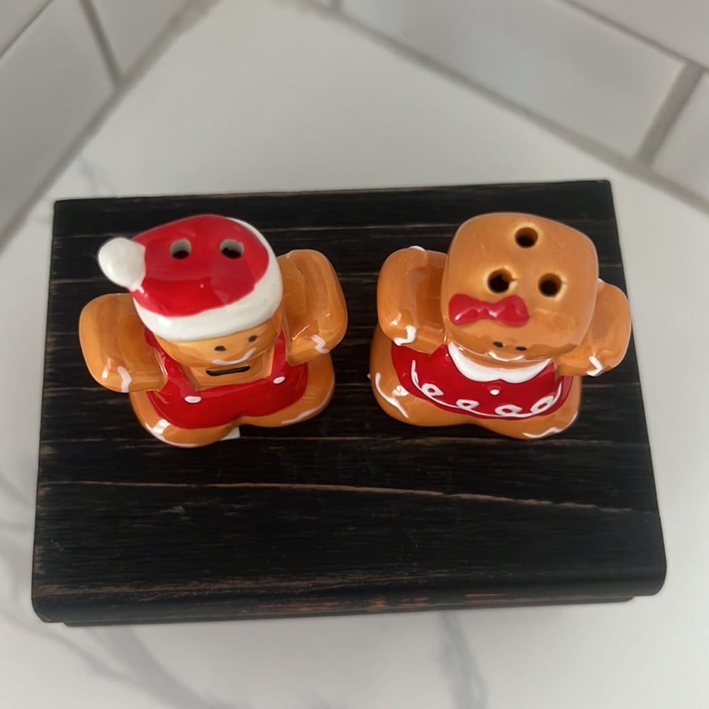 🎄Cute Gingerbread Salt & Pepper! - Picture 7 of 12